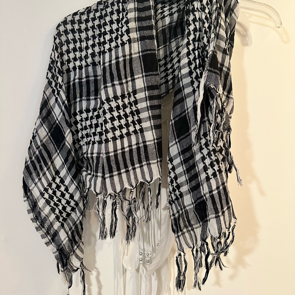 Black and White Houndstooth Fringe Scarf